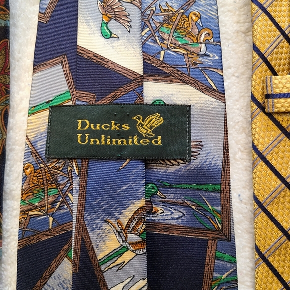 Lot of 4, Men's Designer Ties. - Picture 4 of 7